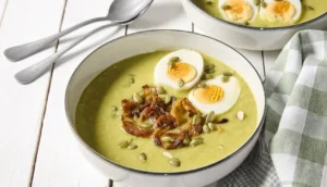 Découvrez la Soupe Poireau-Céleri Rave et Œuf Dur : Un Délice Réconfortant