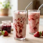 Milkshake vegan aux fraises, compotée maison et lait d&rsquo;amande
